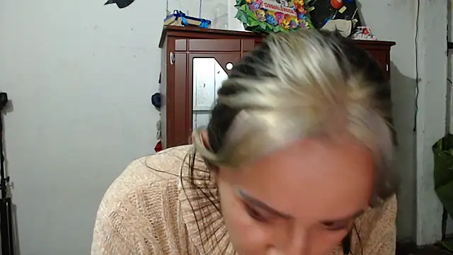 Snapshot of DeepAnal07 chatting on December 18, 2025, 4:17 am DeepAnal07 online show from December 18, 2025, 4:17 am