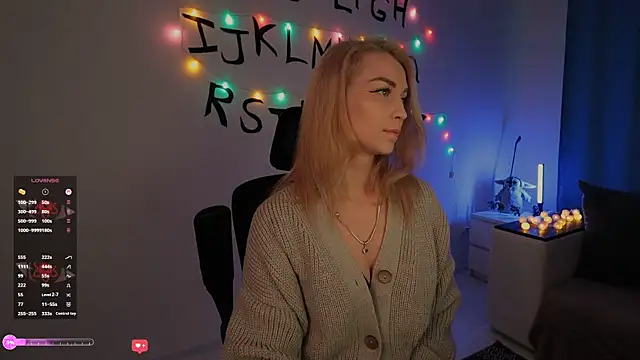 Snapshot of AskAlexa chatting on November 26, 2025, 12:27 pm AskAlexa online show from November 26, 2025, 12:27 pm