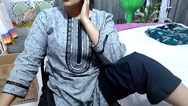 Lovelywife786 online show from February 19, 2025, 1:28 pm