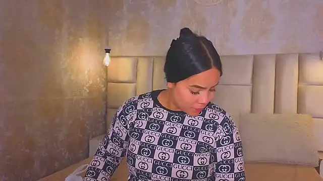 EmilyQueen3x online show from April 7, 2026, 1:24 pm