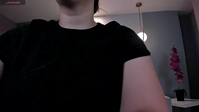 Snapshot of MartinnaBonnet chatting on February 27, 2025, 10:33 am MartinnaBonnet online show from February 27, 2025, 10:33 am