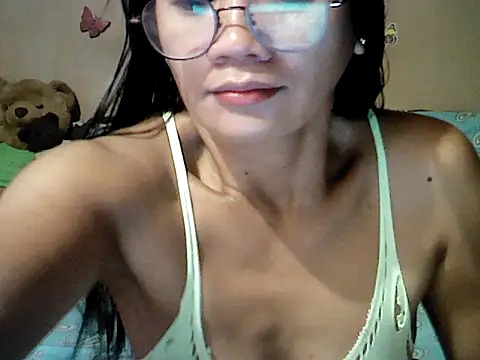 Snapshot of Mia_Rein chatting on May 2, 2026, 2:06 am Mia Rein online show from May 2, 2026, 2:06 am
