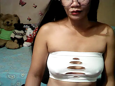 Snapshot of Mia_Rein chatting on April 17, 2026, 1:47 pm Mia Rein online show from April 17, 2026, 1:47 pm