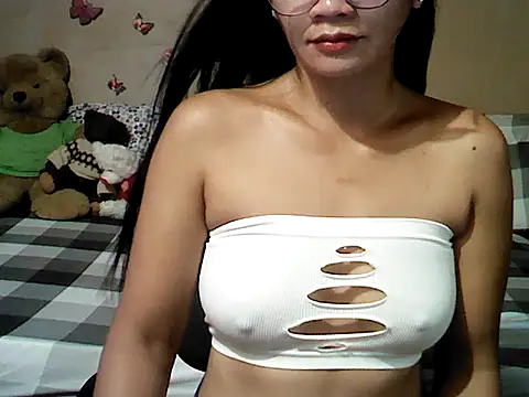 Snapshot of Mia_Rein chatting on May 16, 2026, 2:10 am Mia Rein online show from May 16, 2026, 2:10 am