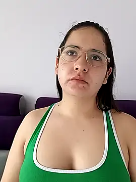 Snapshot of MiaLaurenzz chatting on October 21, 2025, 12:15 pm MiaLaurenzz online show from October 21, 2025, 12:15 pm
