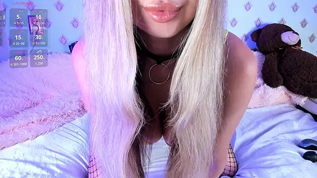 Snapshot of Briana_Lovs chatting on June 15, 2026, 4:12 am Briana Lovs online show from June 15, 2026, 4:12 am