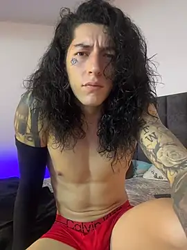 Snapshot of tommylongxx chatting on November 16, 2025, 9:51 pm tommylongxx online show from November 16, 2025, 9:51 pm