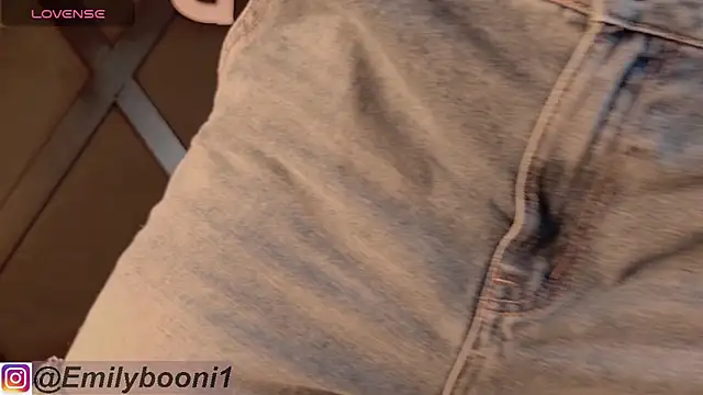 Snapshot of EmilyBoonny1 chatting on February 18, 2025, 8:25 pm EmilyBoonny1 online show from February 18, 2025, 8:25 pm