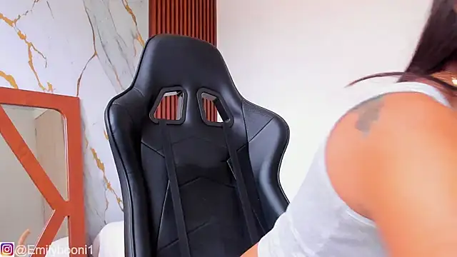 Snapshot of EmilyBoonny1 chatting on November 19, 2025, 7:14 pm EmilyBoonny1 online show from November 19, 2025, 7:14 pm