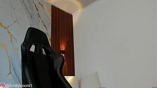 Snapshot of EmilyBoonny1 chatting on November 28, 2025, 7:03 pm EmilyBoonny1 online show from November 28, 2025, 7:03 pm