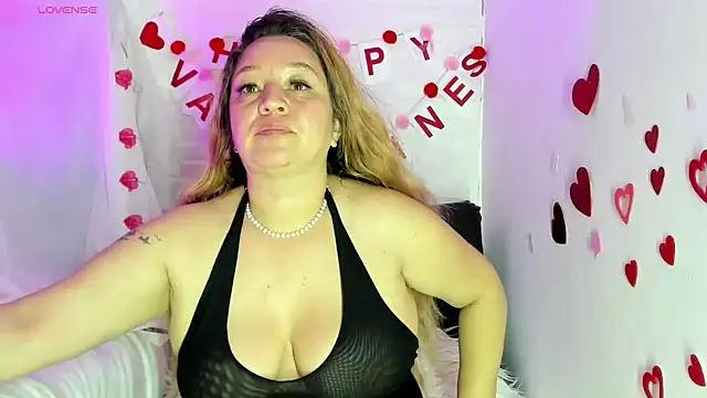 Snapshot of AndreaLombana chatting on February 12, 2025, 12:33 pm AndreaLombana online show from February 12, 2025, 12:33 pm