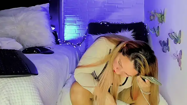 Snapshot of AndreaLombana chatting on January 14, 2025, 7:43 pm AndreaLombana online show from January 14, 2025, 7:43 pm