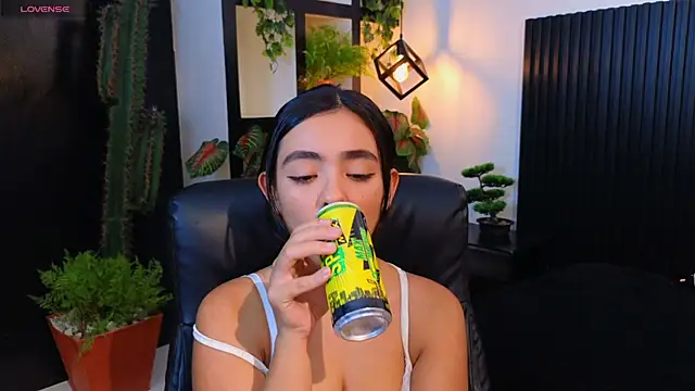 Snapshot of Ivy_Gail chatting on October 4, 2025, 5:20 am Ivy Gail online show from October 4, 2025, 5:20 am