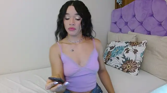 kiarablue online show from February 22, 2025, 5:44 am