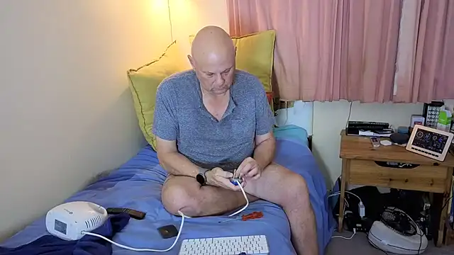 DaddyCumBumZA online show from April 15, 2026, 5:06 pm