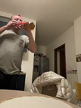 Snapshot of danicohoney chatting on October 12, 2025, 12:01 am danicohoney online show from October 12, 2025, 12:01 am