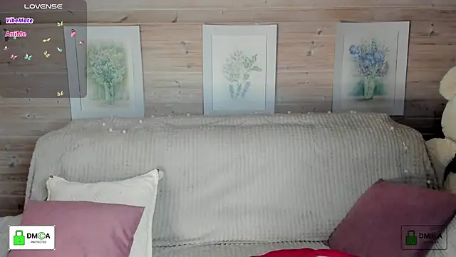 Snapshot of Queenymel chatting on November 19, 2025, 4:51 pm Queenymel online show from November 19, 2025, 4:51 pm