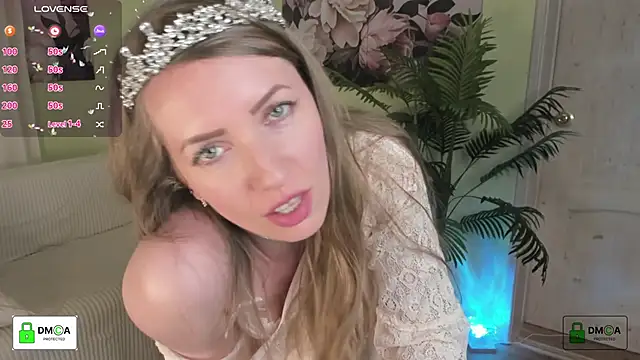 Queenymel online show from April 15, 2026, 7:58 pm