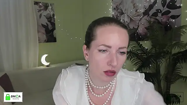 Snapshot of Queenymel chatting on June 28, 2026, 4:24 pm Queenymel online show from June 28, 2026, 4:24 pm