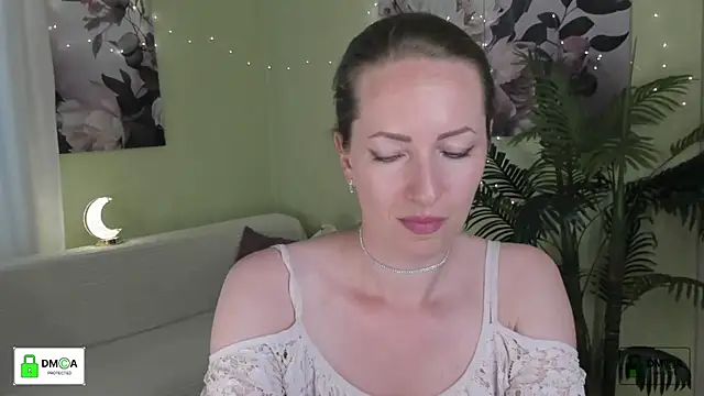 Snapshot of Queenymel chatting on July 2, 2026, 2:12 pm Queenymel online show from July 2, 2026, 2:12 pm