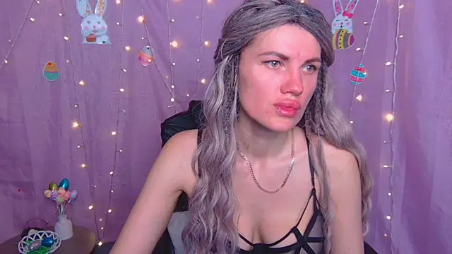 Snapshot of MilaLoona chatting on April 11, 2026, 6:32 am MilaLoona online show from April 11, 2026, 6:32 am