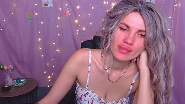 Snapshot of MilaLoona chatting on April 12, 2026, 6:16 am MilaLoona online show from April 12, 2026, 6:16 am