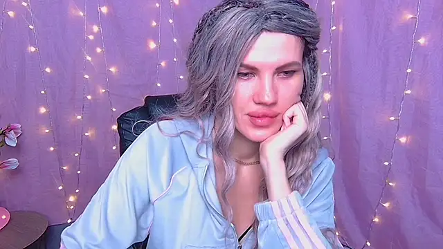 Snapshot of MilaLoona chatting on March 27, 2026, 1:01 pm MilaLoona online show from March 27, 2026, 1:01 pm