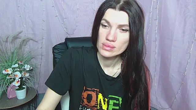 Snapshot of MilaLoona chatting on April 23, 2026, 5:58 am MilaLoona online show from April 23, 2026, 5:58 am