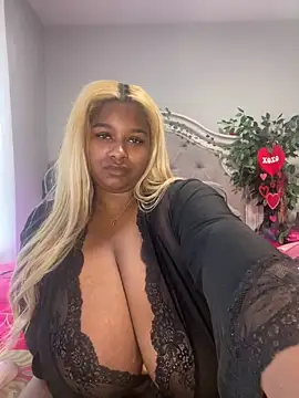 Snapshot of BigFineSelena chatting on February 6, 2025, 2:58 pm BigFineSelena online show from February 6, 2025, 2:58 pm