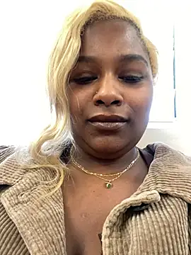 Snapshot of BigFineSelena chatting on March 14, 2025, 4:40 pm BigFineSelena online show from March 14, 2025, 4:40 pm