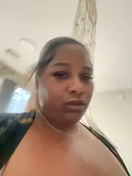 Snapshot of BigFineSelena chatting on October 12, 2025, 3:46 pm BigFineSelena online show from October 12, 2025, 3:46 pm