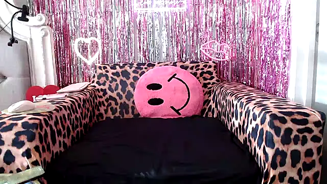 Snapshot of BigFineSelena chatting on March 10, 2025, 1:10 pm BigFineSelena online show from March 10, 2025, 1:10 pm