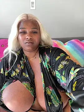 Snapshot of BigFineSelena chatting on September 28, 2025, 1:51 pm BigFineSelena online show from September 28, 2025, 1:51 pm