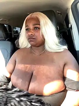 Snapshot of BigFineSelena chatting on September 27, 2025, 4:24 pm BigFineSelena online show from September 27, 2025, 4:24 pm