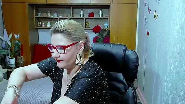 LucilleFenlys online show from March 13, 2026, 8:58 pm