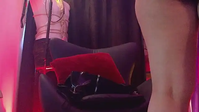 PerlaDivaio online show from April 13, 2026, 1:48 pm