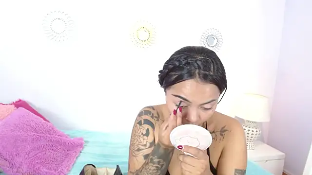 miss soffi  online show from January 8, 2026, 12:33 pm