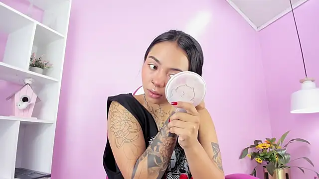 Snapshot of miss_soffi_ chatting on February 12, 2025, 12:44 pm miss soffi  online show from February 12, 2025, 12:44 pm