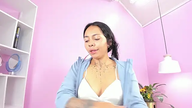 Snapshot of miss_soffi_ chatting on March 6, 2025, 12:19 pm miss soffi  online show from March 6, 2025, 12:19 pm