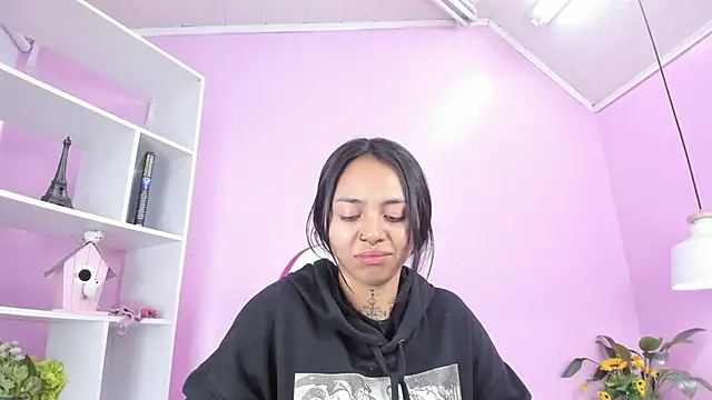 Snapshot of miss_soffi_ chatting on February 25, 2025, 12:05 pm miss soffi  online show from February 25, 2025, 12:05 pm