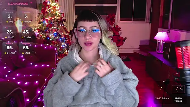 Snapshot of Aquamarinebubble chatting on January 7, 2025, 7:52 am Aquamarinebubble online show from January 7, 2025, 7:52 am