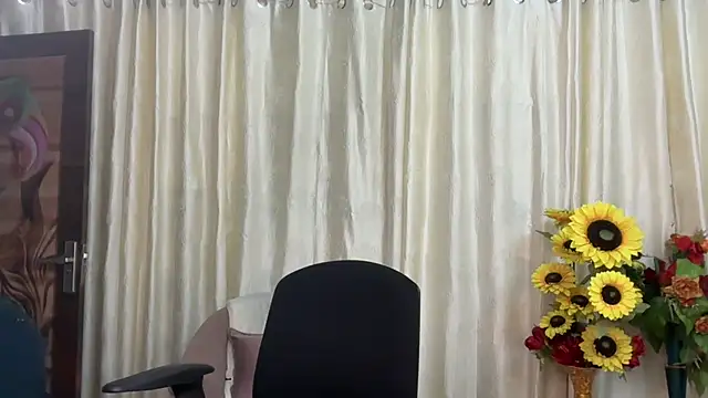 Snapshot of mahimagicdoll_DESI chatting on March 17, 2025, 3:47 am mahimagicdoll DESI online show from March 17, 2025, 3:47 am