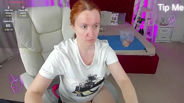 Snapshot of Kamilla_Hot chatting on July 9, 2026, 6:07 pm Kamilla Hot online show from July 9, 2026, 6:07 pm