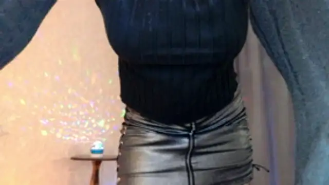 elenaza online show from November 3, 2025, 8:12 pm