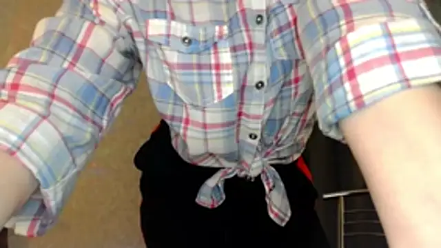 Snapshot of elenaza chatting on April 22, 2026, 8:37 pm elenaza online show from April 22, 2026, 8:37 pm
