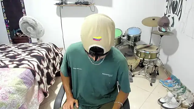 Snapshot of Zack_falcon chatting on November 4, 2025, 2:59 am Zack falcon online show from November 4, 2025, 2:59 am