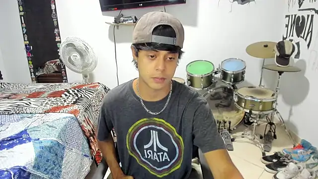 Snapshot of Zack_falcon chatting on September 23, 2025, 3:24 am Zack falcon online show from September 23, 2025, 3:24 am