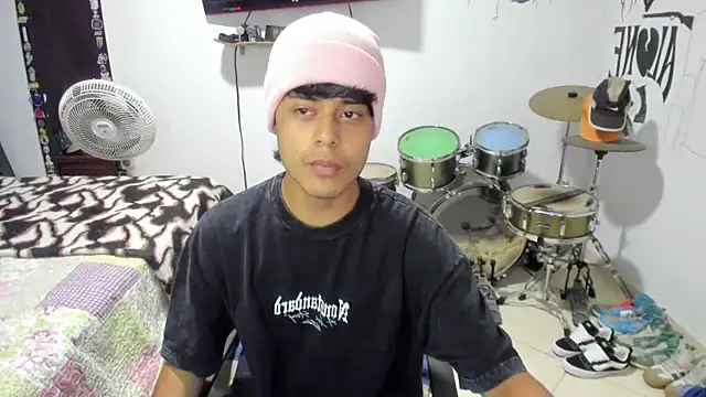 Snapshot of Zack_falcon chatting on December 3, 2025, 4:13 am Zack falcon online show from December 3, 2025, 4:13 am