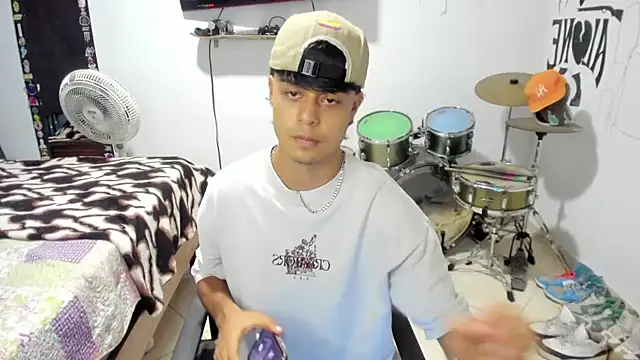 Snapshot of Zack_falcon chatting on November 15, 2025, 2:59 am Zack falcon online show from November 15, 2025, 2:59 am