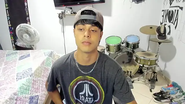 Snapshot of Zack_falcon chatting on October 18, 2025, 3:30 am Zack falcon online show from October 18, 2025, 3:30 am